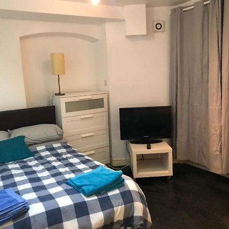 West Kensington 3 Bedroom Apartment 런던 외부 사진