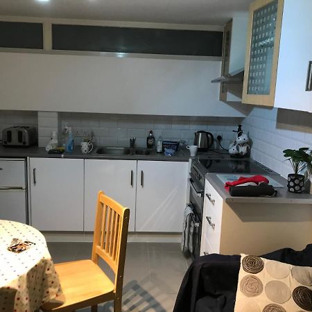 West Kensington 3 Bedroom Apartment 런던 외부 사진