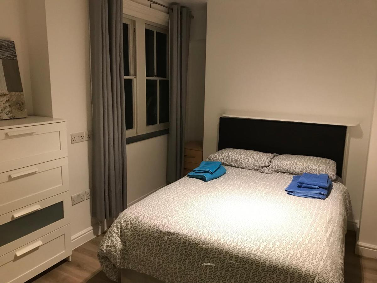 West Kensington 3 Bedroom Apartment 런던 외부 사진
