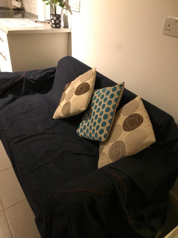 West Kensington 3 Bedroom Apartment 런던 외부 사진