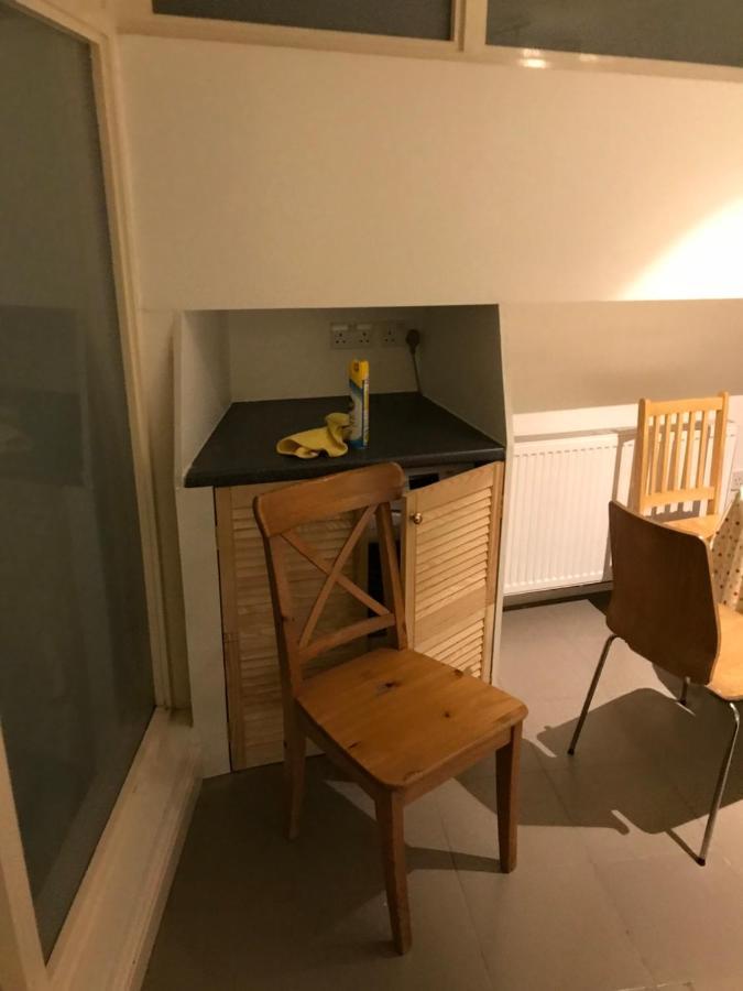 West Kensington 3 Bedroom Apartment 런던 외부 사진